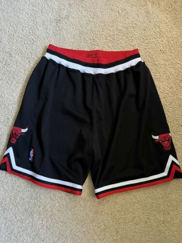 Mitchell and Ness Authentic 1997-98 Chicago リアル Bulls NBA Large 即決 最新コレックション Size 海外 shorts