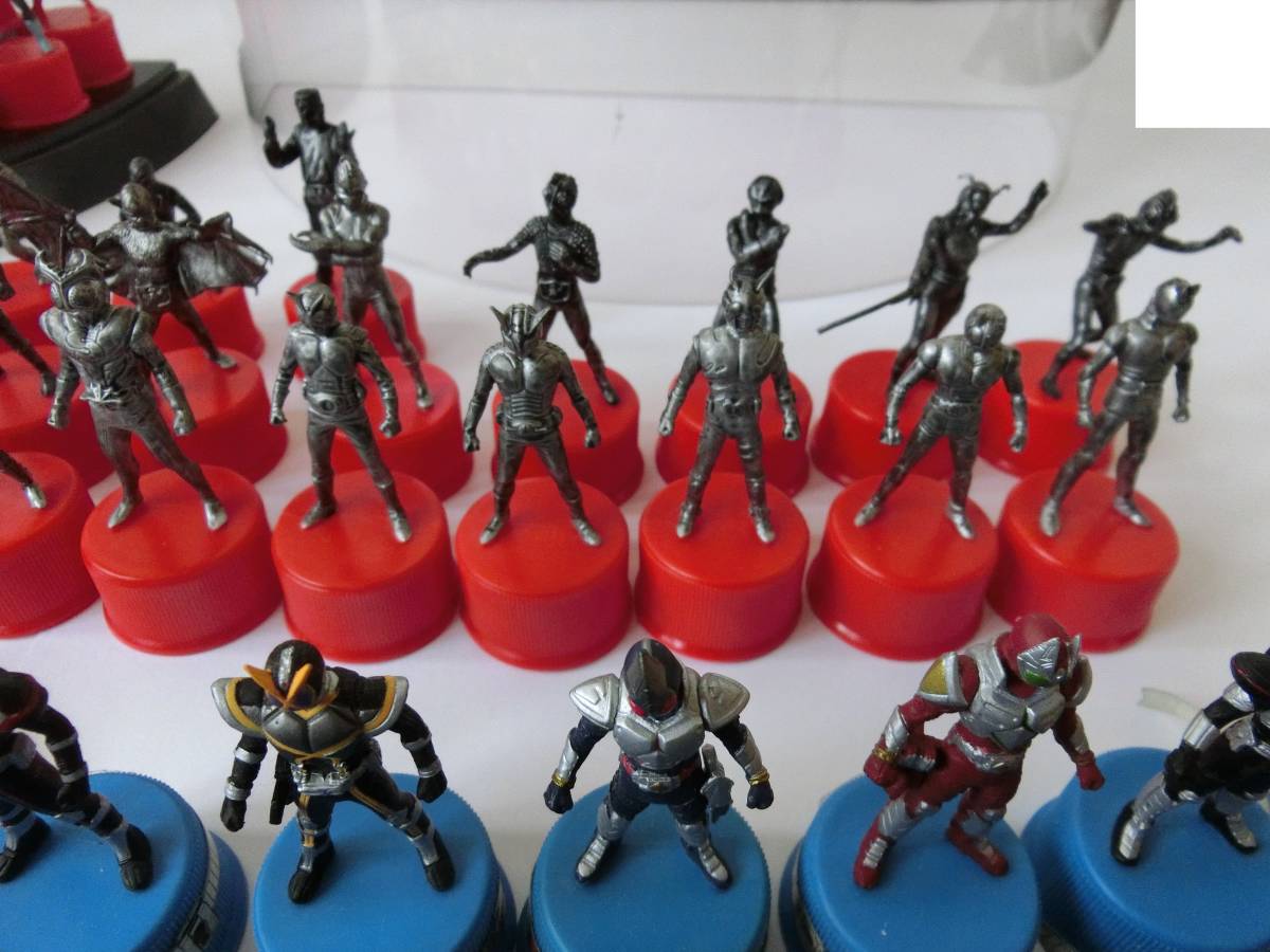 送料無料 仮面ライダーボトルキャップ フィギュア 2段ケース付き 送料無料 仮面ライダーボトルキャップ フィギュア 2段ケース付き