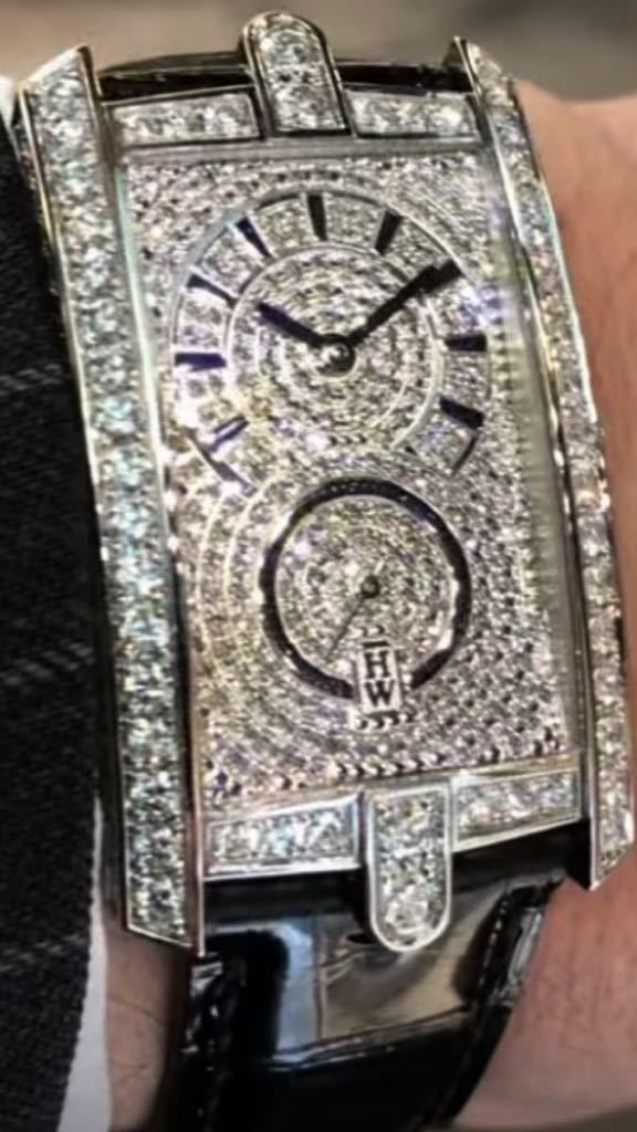 本物保証美品ハリーウィンストンHARRYWINSTON330/UMWアヴェニューCミッド46ミリサイズ18KWG製全面ダイヤモンド腕時計_その眩いダイヤの輝きには魅了されます