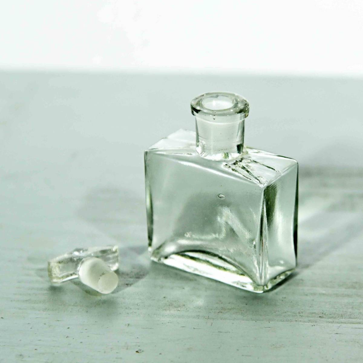 0639　ヨーロッパ ヴィンテージ　香水瓶　型紙ケース　ネイビー　Feis　フランス_画像4