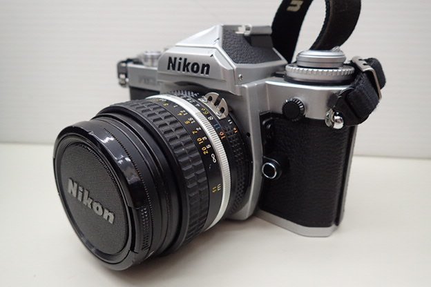 Nikon コニン 一眼レフフィルムカメラ シルバーボディ FM3A レンズ/フィルター/カラーフィルム/カメラバッグ付 ジャンク 1円～ 1円スタート_画像3