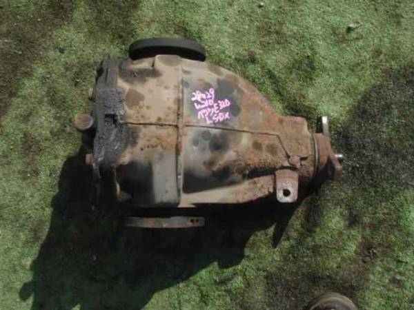 W210 Benz E320 avantgarde rear diff 281129JJ