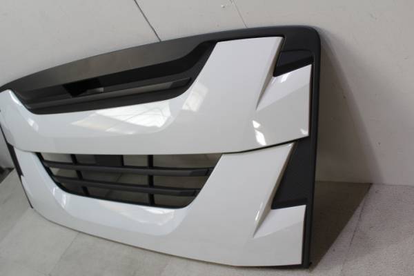 * stock disposal price * new model Giga original front grille new car removed 3018