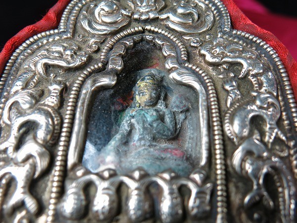 B 西蔵鍍金懐中仏 清時代 金工 中国 チベット 銀製 念持仏 お守り 仏像