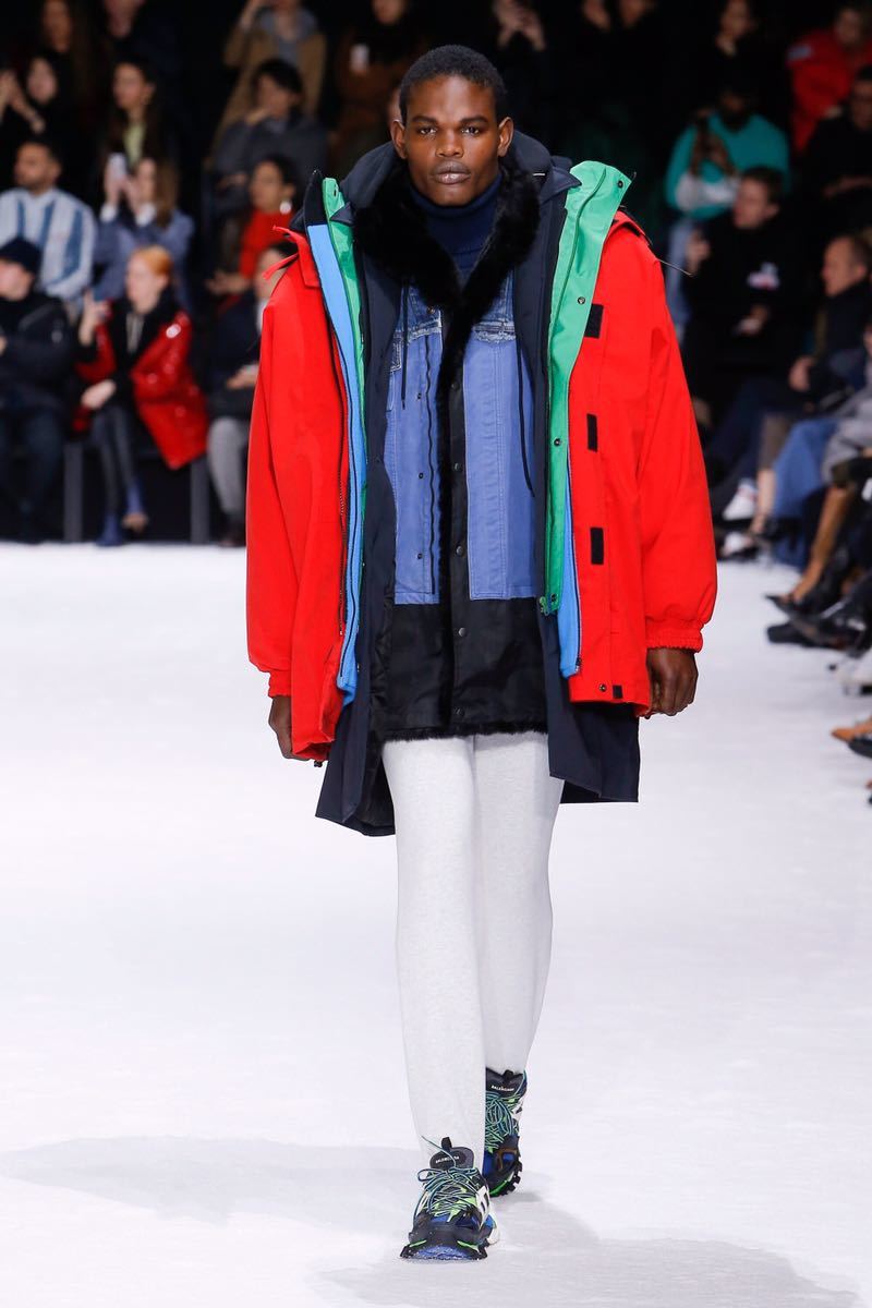 Yahoo!オークション - BALENCIAGA バレンシアガ コート ファー ベスト...