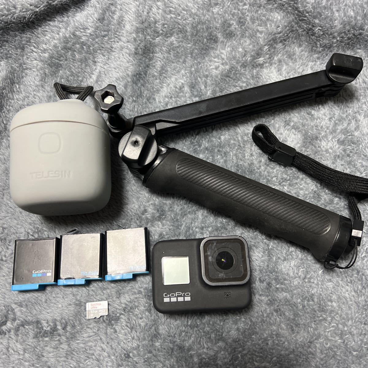 美品】 GoPro HERO8 BLACK 予備バッテリー、自撮り棒付き アクション