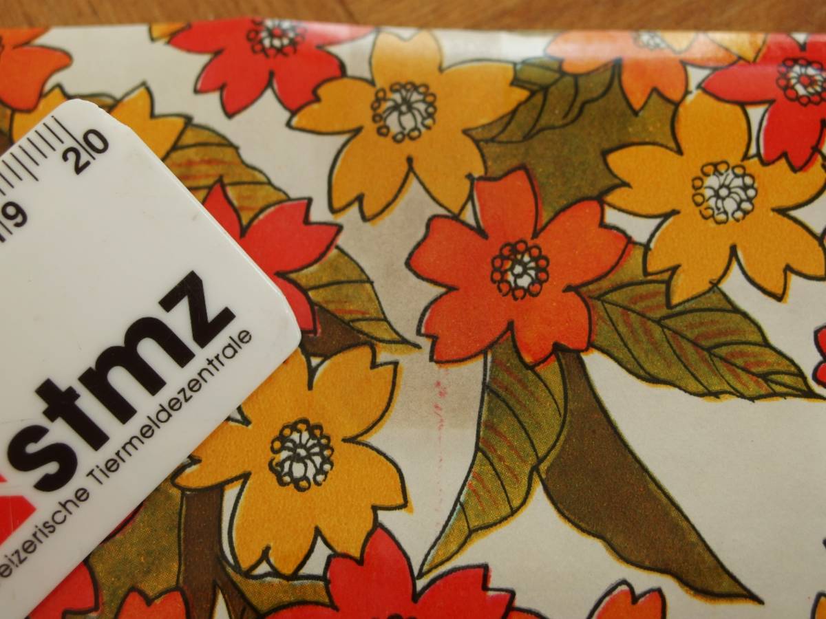 スイス製 ヴィンテージ＆レトロ ワックスペーパー,包装紙 (秋を感じるオレンジ系の花柄)_わずかにテープの跡あり。