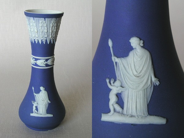 定番  ◎1920年代の青色を被せた白のジャスパー　綺麗な花瓶◎ｈ ウェッジウッド