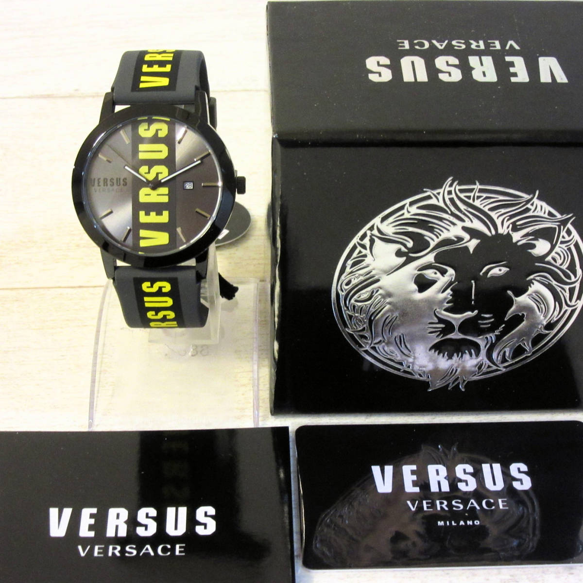 新品 VERSUS VERSACE ヴェルサス ヴェルサーチ ロゴ BARBES メンズ