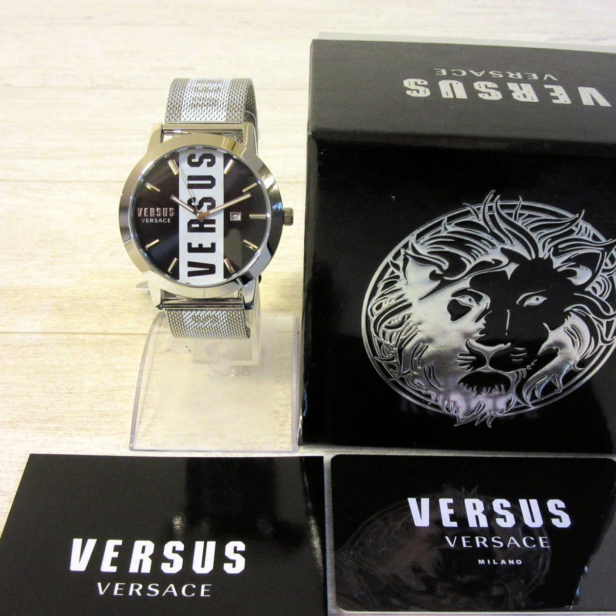 新品 VERSUS VERSACE ヴェルサス ヴェルサーチ ロゴ BARBES メンズ 腕時計 ウォッチ 3針 シルバー ロゴドン メッシュブレス クオーツ 44mm_画像8