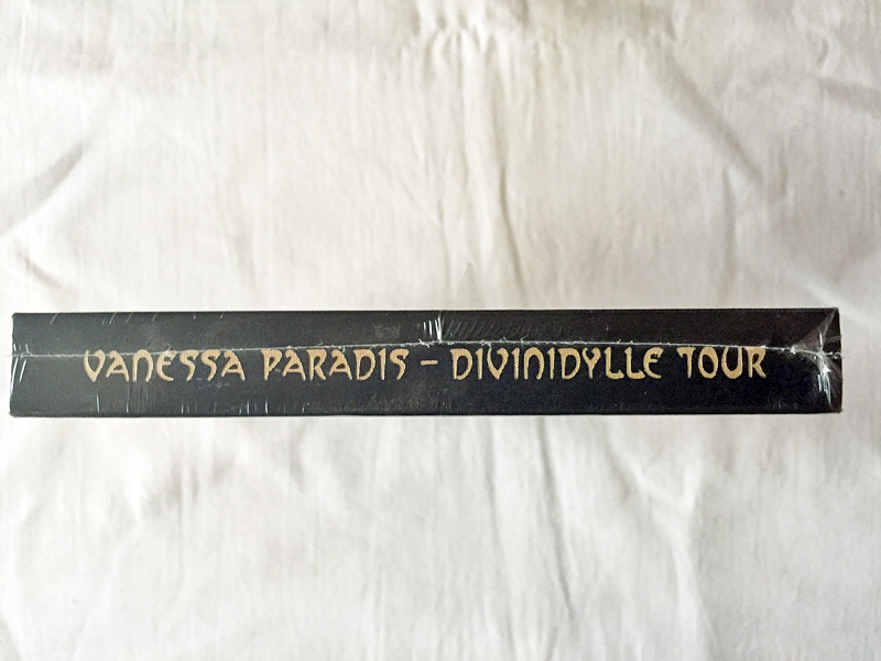 【未開封】限定版 Vanessa Paradis ヴァネッサ・パラディ Divinidylle Tour CD+DVD+写真集 コレクターズ・エディション 輸入盤