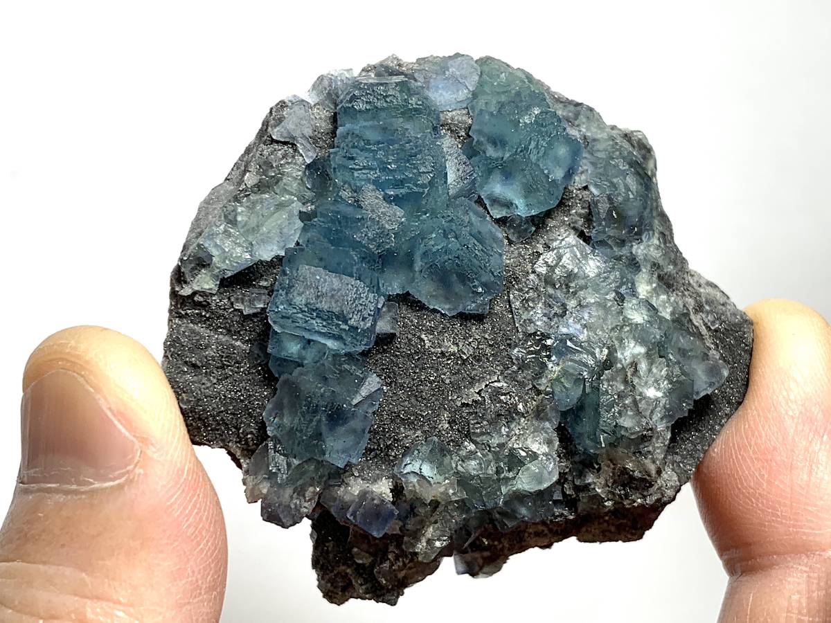 福建省産藍色階段状蛍石　1・81g（中国産鉱物標本）_画像5