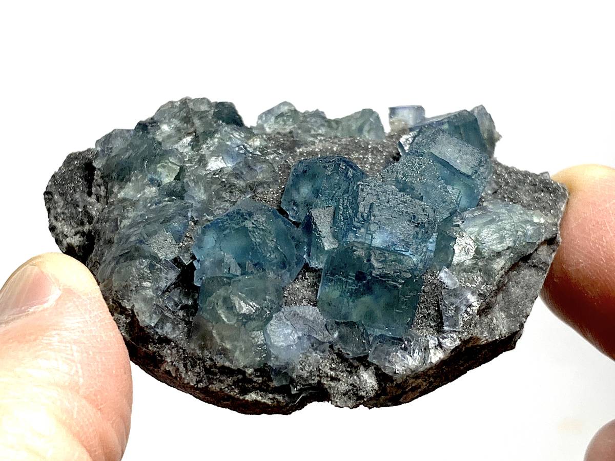 福建省産藍色階段状蛍石　1・81g（中国産鉱物標本）_画像10
