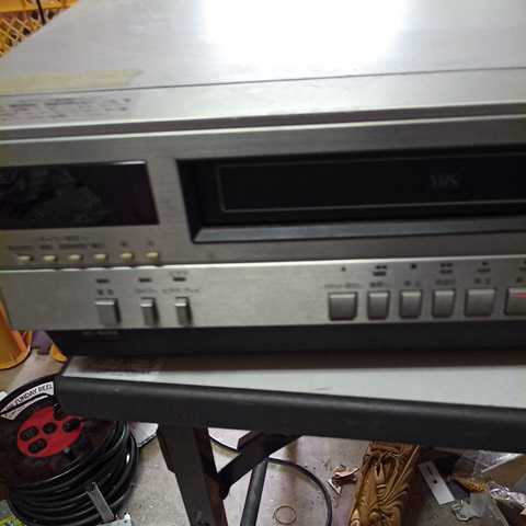 Sharp Sharp Video Casset Recorder VC-8000 Audio Equipment Junk