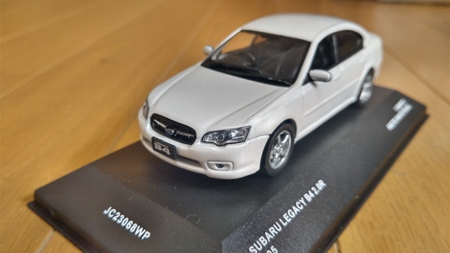 即決　京商　SUBARU スバル　LEGACY　B4　2.0R　2005　アークテック　ホワイト　パール　白　レガシィ　1/43　絶版　レア_画像1