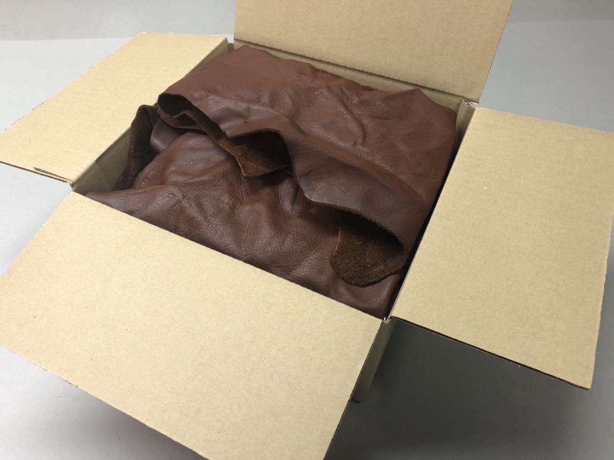 送料無料　レザークラフト　牛革　ハギレ　60サイズ箱　ハンドメイド　　濃茶色系