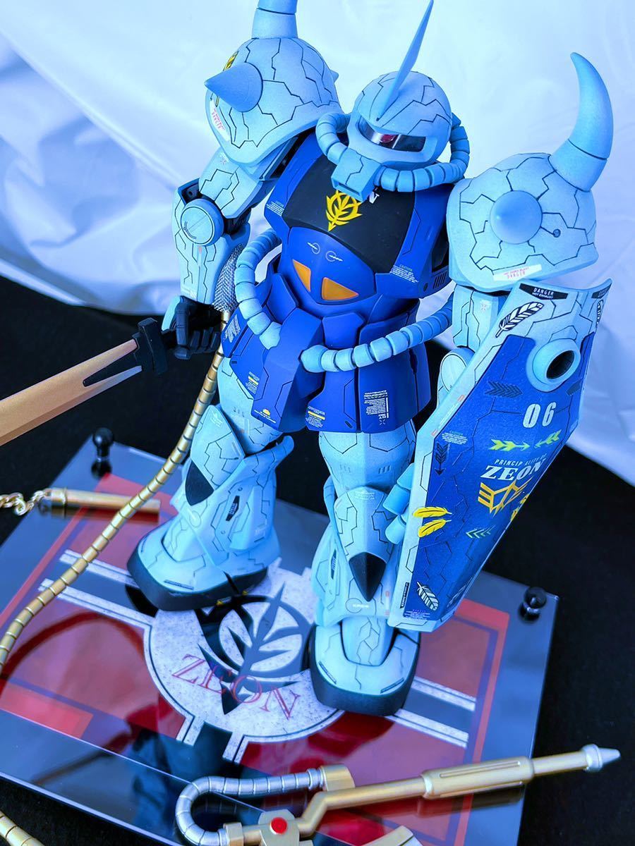 MG グフ 徹底改修エアブラシ塗装完成品 自作ジオン台座付属　追加武器多数付属　他多数同時出品中_画像4