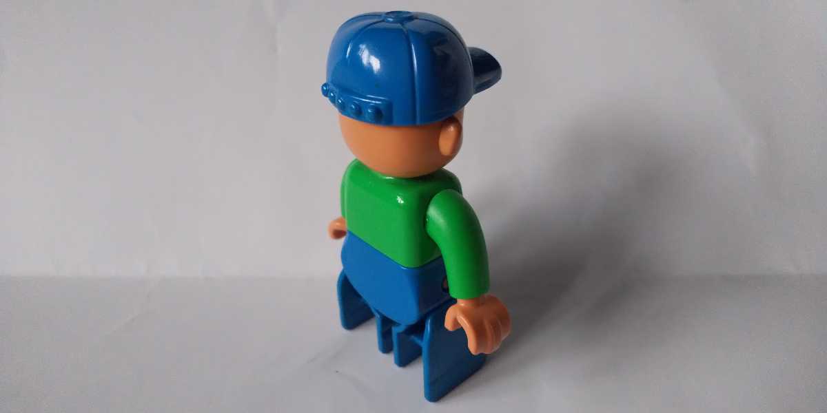 レゴデュプロ 人形 お兄さん 大人 男の人 青い帽子 キャップ パーツ 特殊ブロック _画像3
