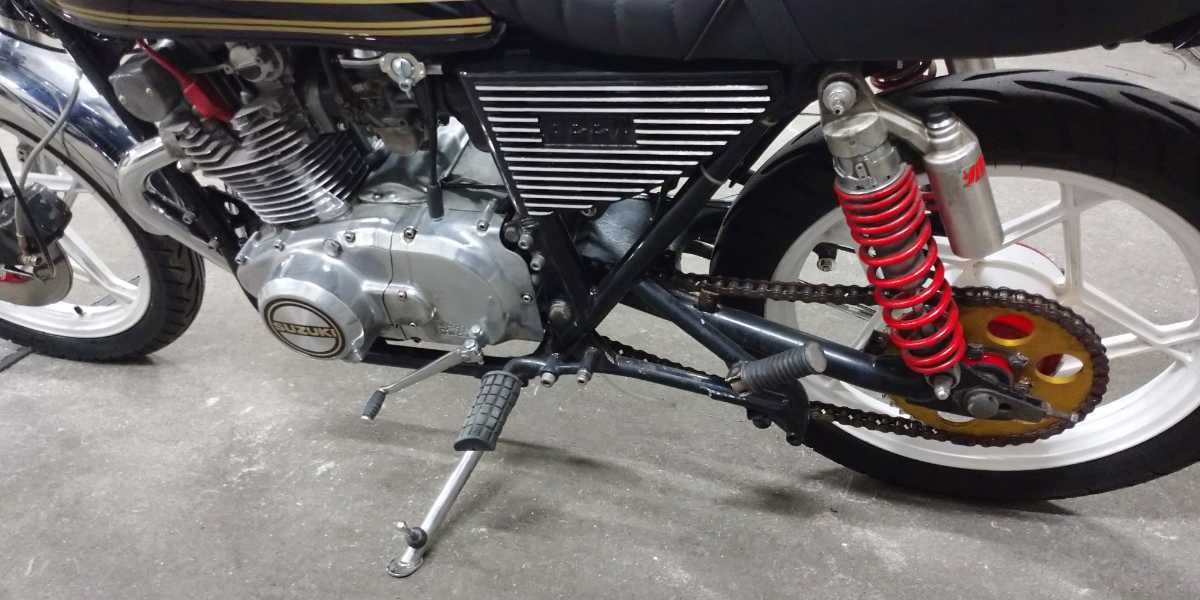 GS400改 GS425 逆車 車体 スズキ 旧車 SUZUKI 新品部品多数 外装 GS400改 GS425 逆車 車体 スズキ 旧車 SUZUKI 新品部品多数 外装