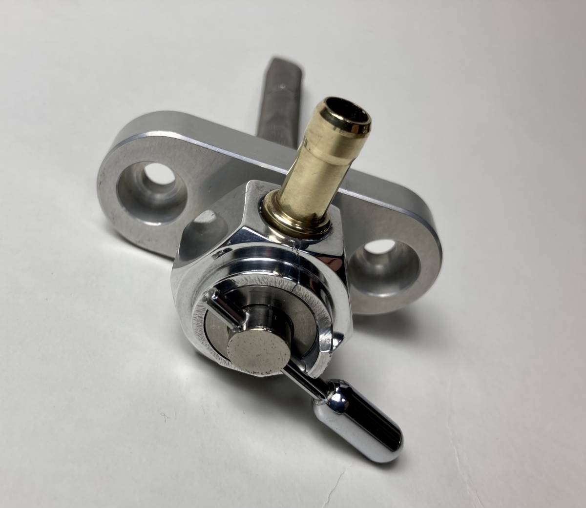 SR400用ピンゲル社製のフューエルコック 純正タンク取付用の SR400用ピンゲル社製のフューエルコック 純正タンク取付用の