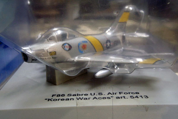ARMOUR 1:100 F-86 U.S.Air Force "Korean War Aces" art5413_画像2
