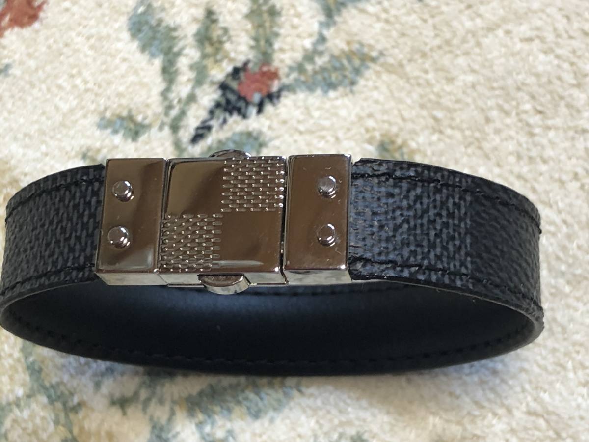  records out of production * unused Vuitton gla Fit check ito reversible bracele Damier leather M6606E