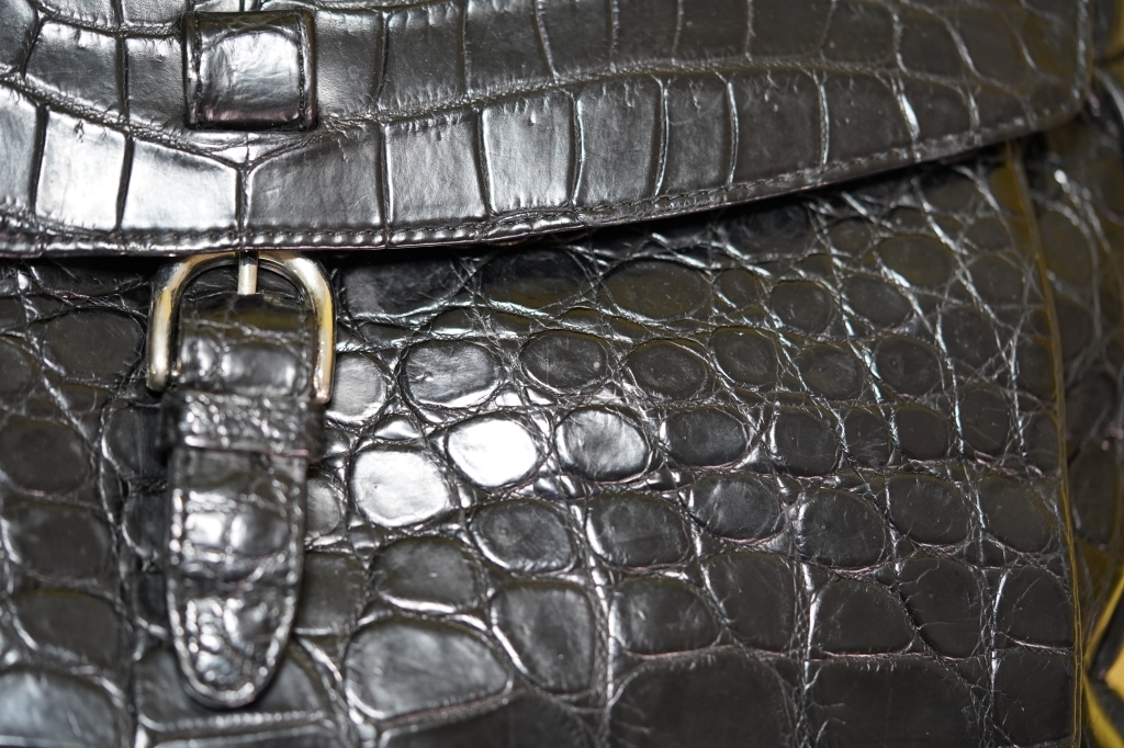 takechiTakechi ручная сумочка крокодил чёрный серебряный металлические принадлежности сумка 