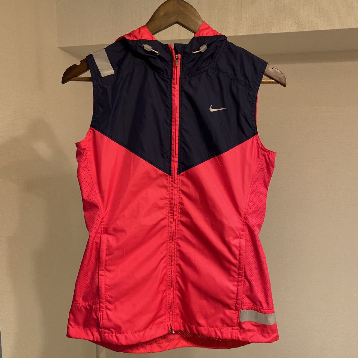 NIKE RUNNING ベスト　レディース サイズ S