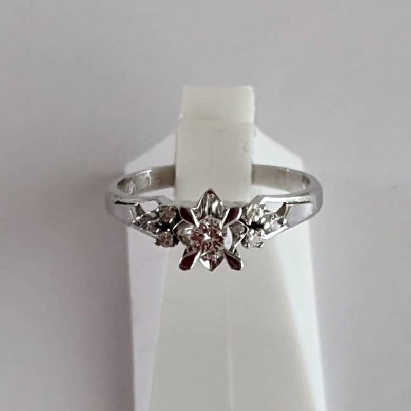 Pt900 プラチナ◆ダイヤモンド 0.15ct◆リング 指輪◆立て爪◆ゴージャス 豪華◆キラキラ◆華やか◆♯16【送料無料】_画像1