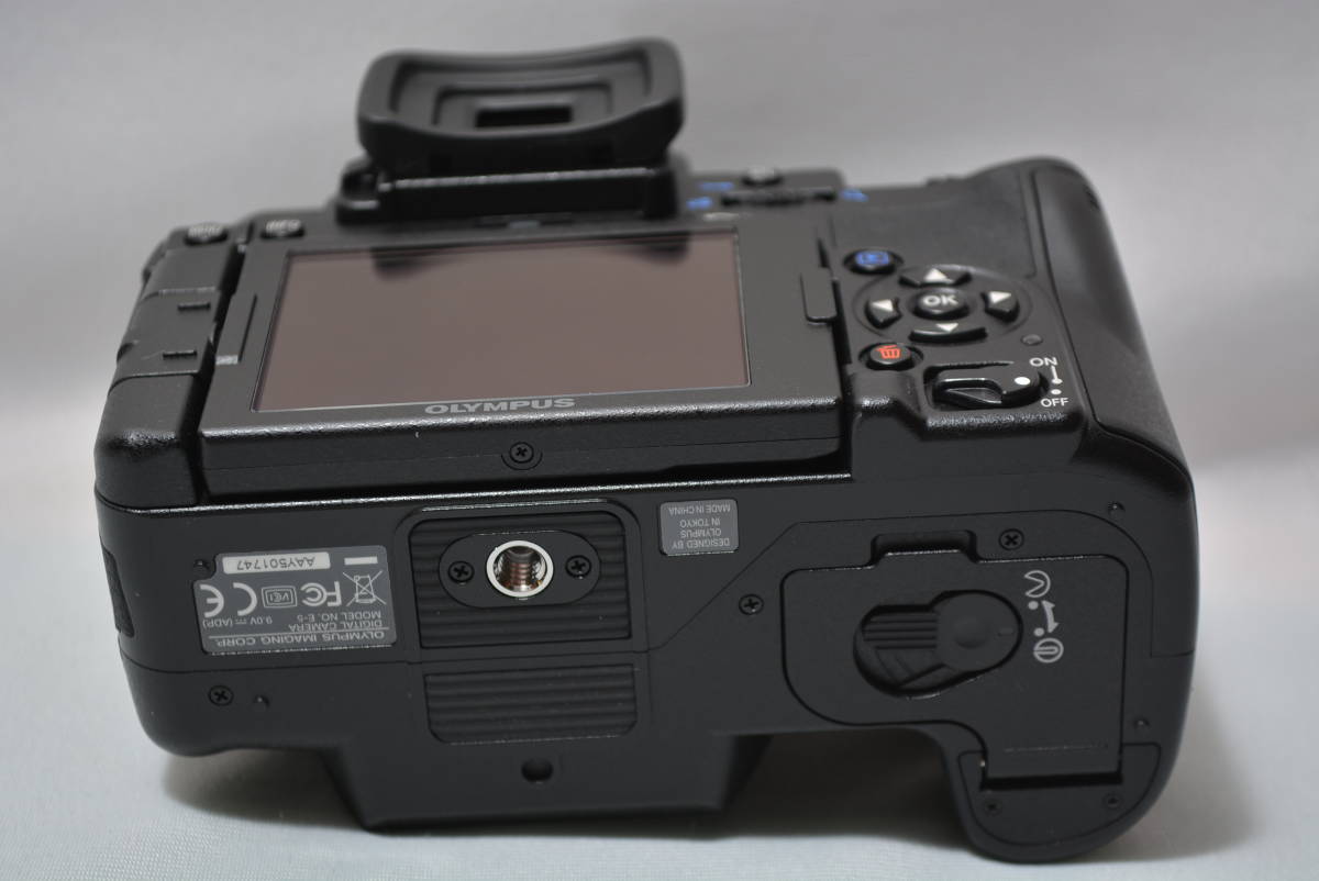 8953★ほぼ新品★OLYMPUS デジタル一眼レフカメラ E-5 ボディ_画像5