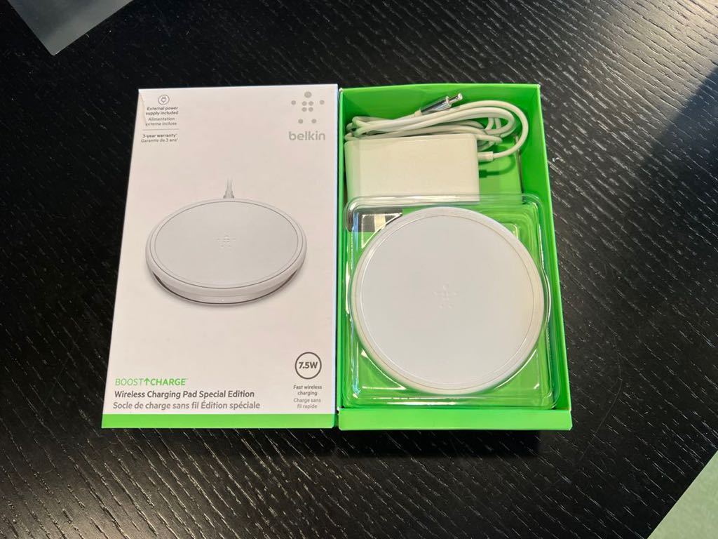 送料込！ Apple限定 Belkin BOOST↑CHARGE Wireless Charging Pad 7.5W Special Edition ベルキン ワイヤレス充電_画像1