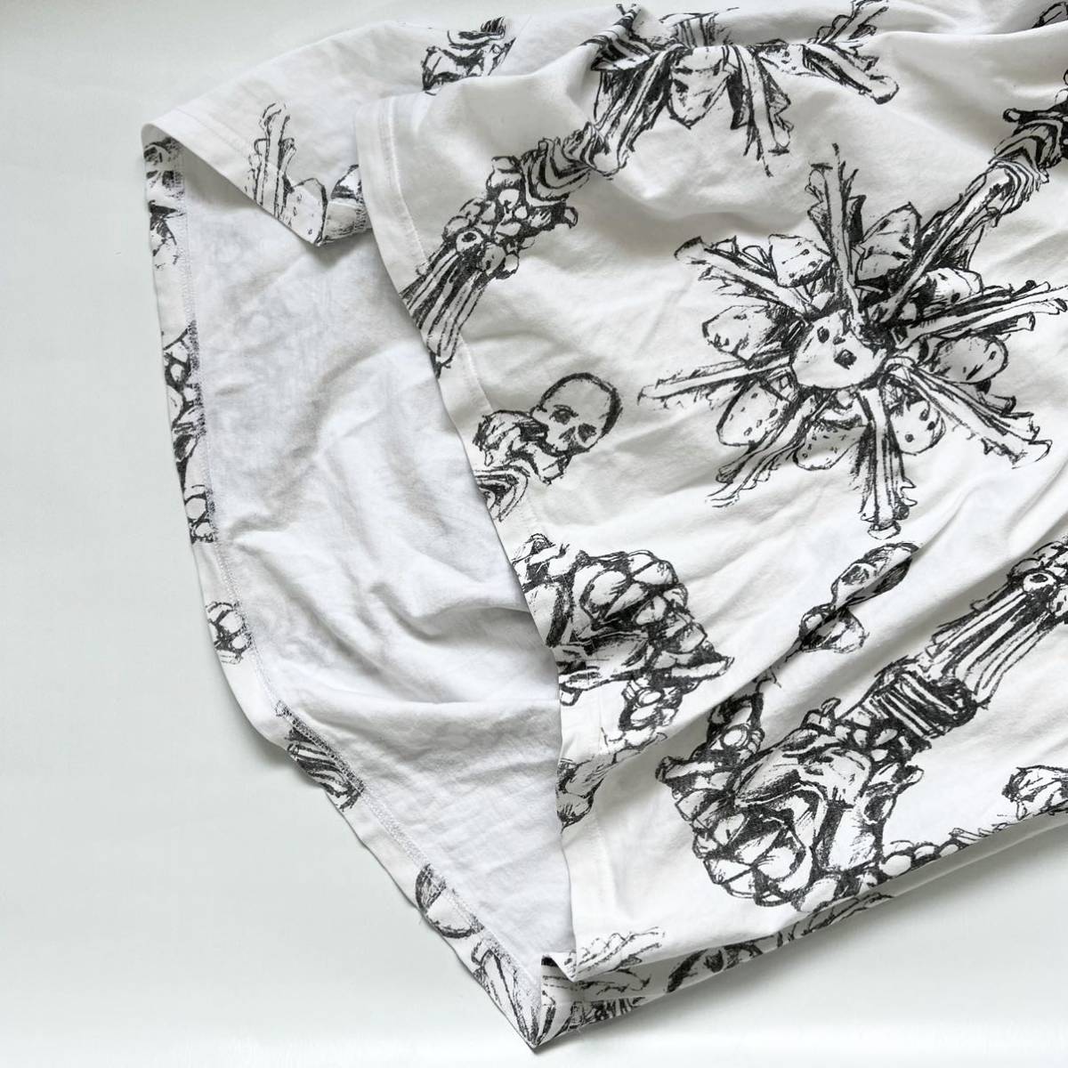 【送料無料】Vivienne Westwood ヴィヴィアン　ビッグシルエット Tシャツ　メンズ　ドクロ スカル　総柄　半袖　ロング丈　フリーサイズ_画像5