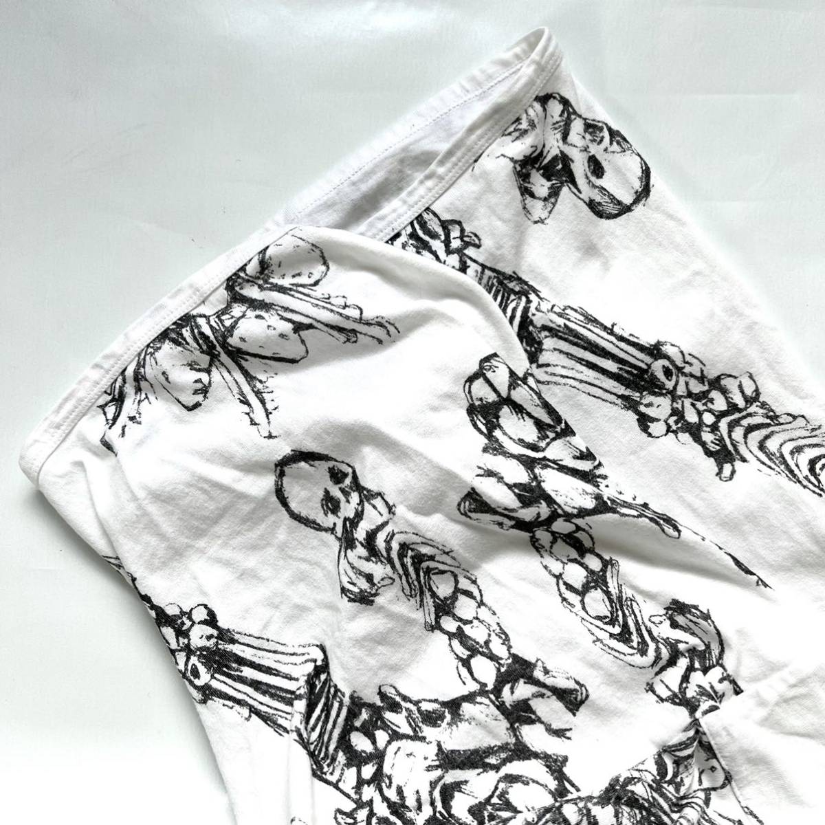 【送料無料】Vivienne Westwood ヴィヴィアン　ビッグシルエット Tシャツ　メンズ　ドクロ スカル　総柄　半袖　ロング丈　フリーサイズ_画像6