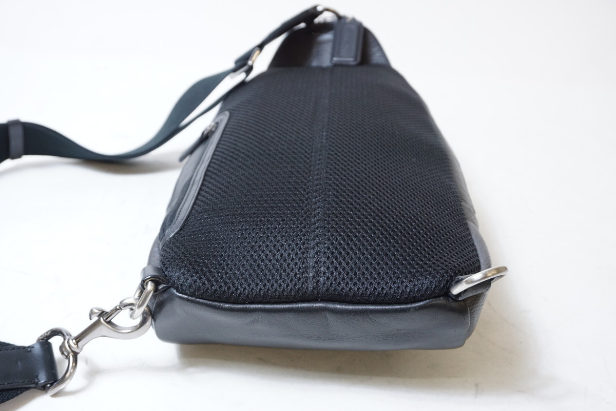 送料無料カード決済可能送料無料カード決済可能美品 ✨ コーチ ボディ