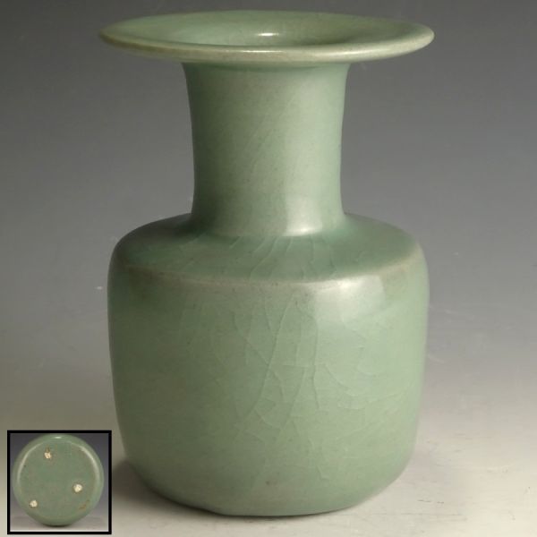 Yahoo!オークション - 〔髭〕時代 『 砧青磁 瓶 』 高さ13.5cm Yahoo!オークション - 〔髭〕時代 『 砧青磁 瓶 』 高さ13.5cm