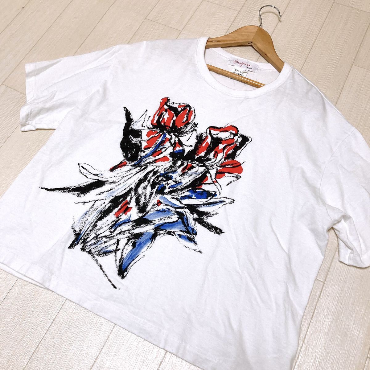 良品】 ヨウジヤマモト 朝倉優佳 コラボ Tシャツ 薔薇 YOHJI YAMAMOTO ワンピースの通販 朝倉優佳コラボシャツ yamamoto yohji シャツ