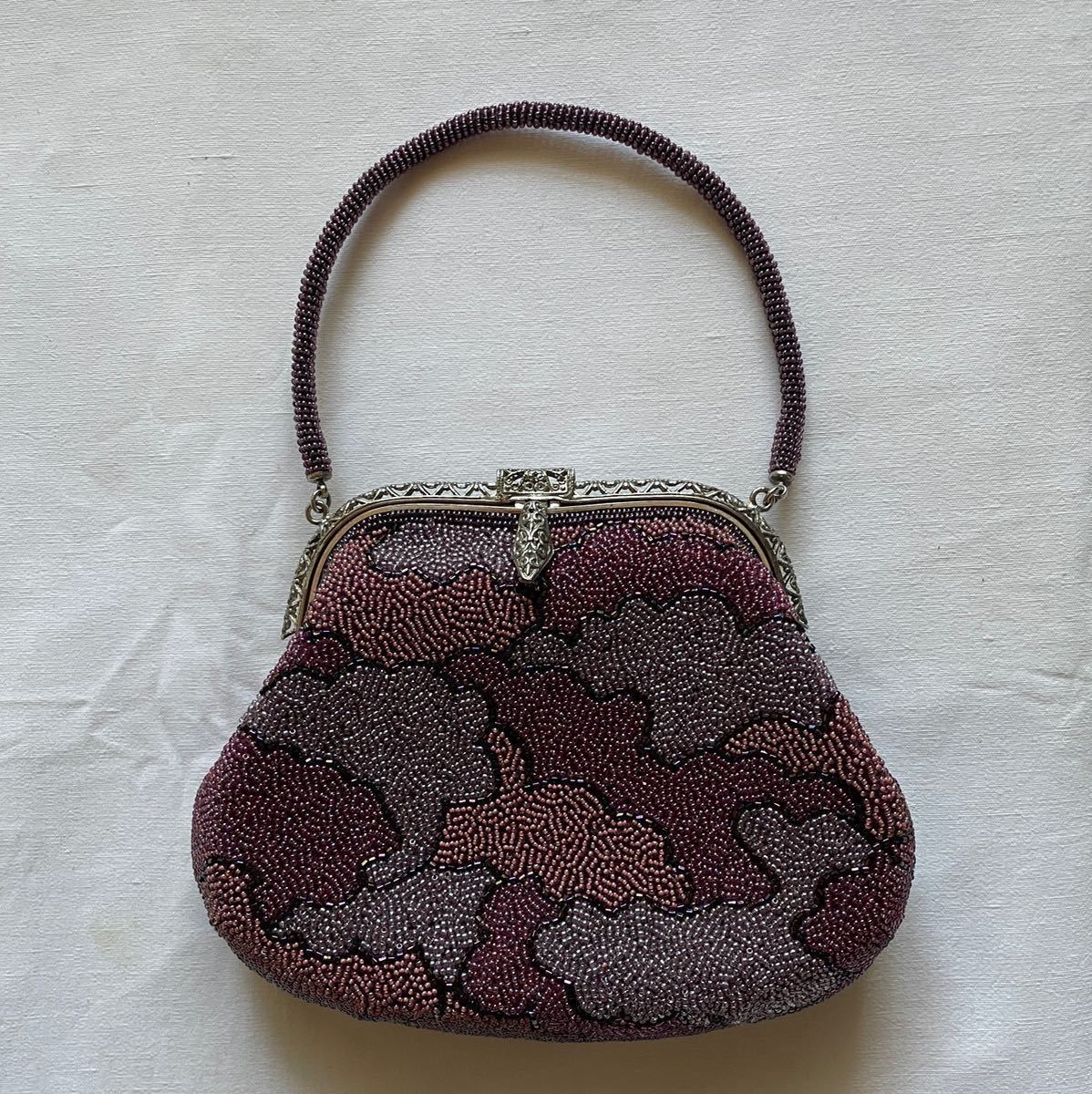 欲しいの 雲 紫 ビーズバッグ シルバー handbag purse vintage beads, Japanese 日本製 昭和 がま口 クラッチバッグ、パーティバッグ 欲しいの 雲 紫 ビーズバッグ シルバー handbag purse vintage beads, Japanese 日本製 昭和 がま口 クラッチバッグ、パーティバッグ