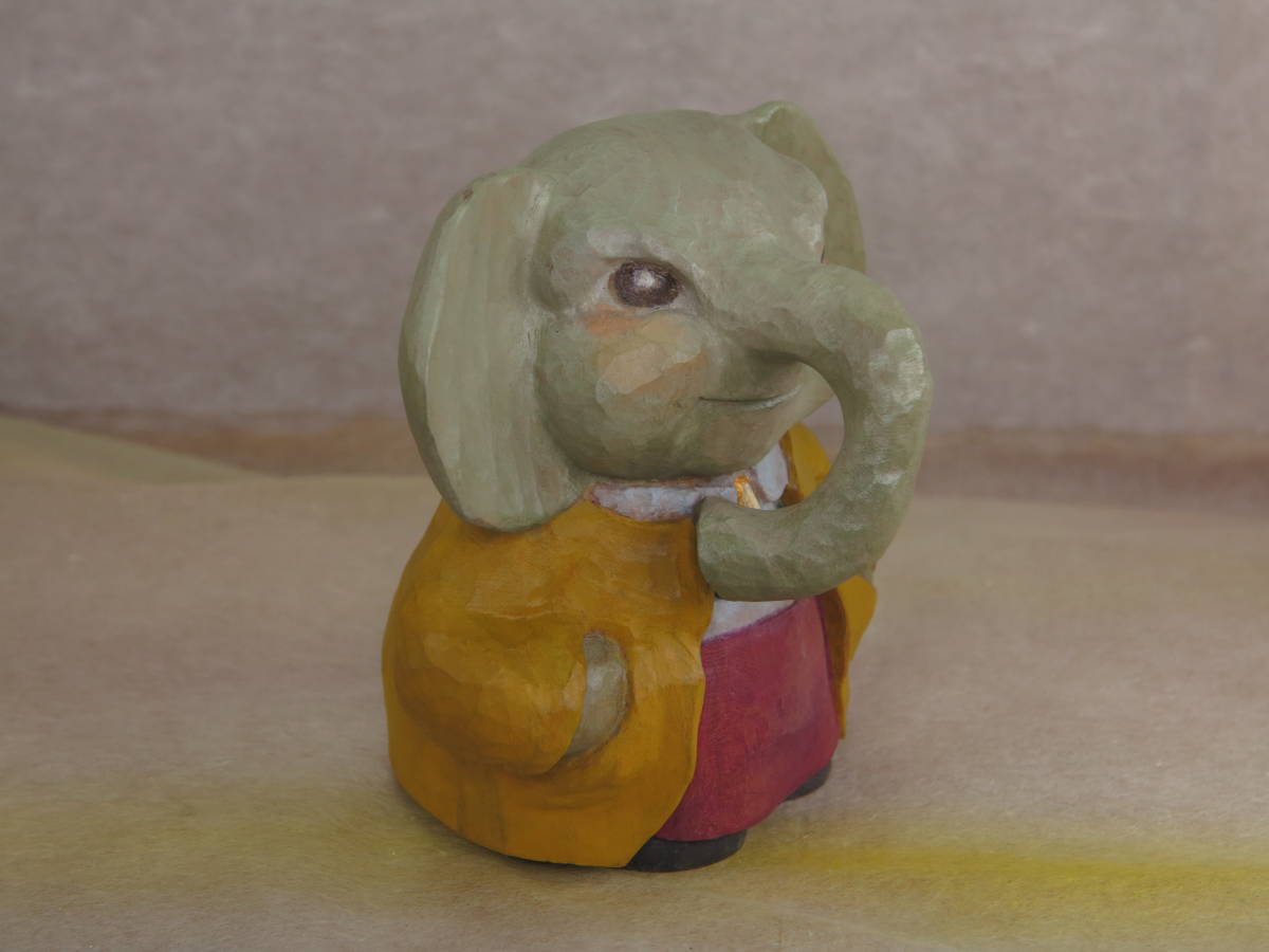 木彫「マダムな象」木彫りの動物 おとぎの国の住人 ゾウの人形 | www
