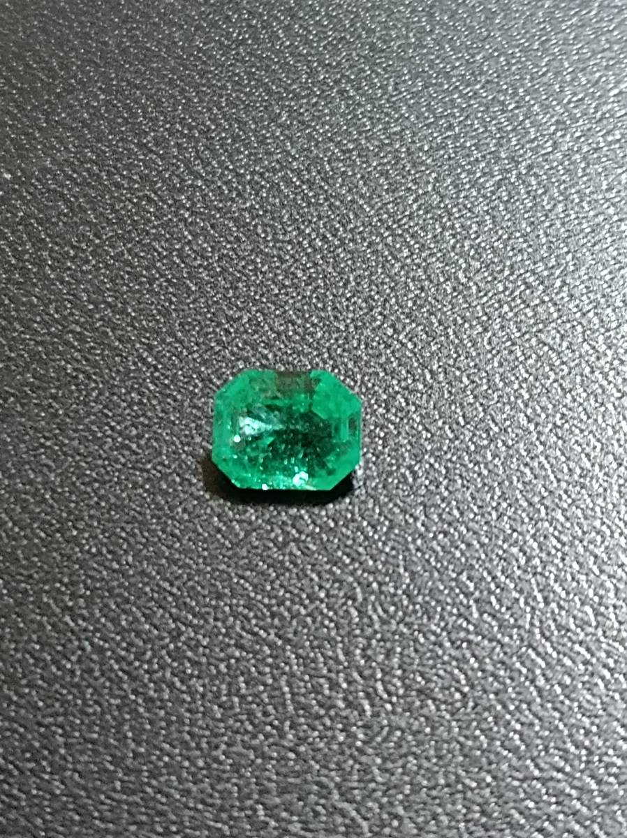 輝く高品質な エメラルド ルース 裸石 綺麗 0.36 エメラルド