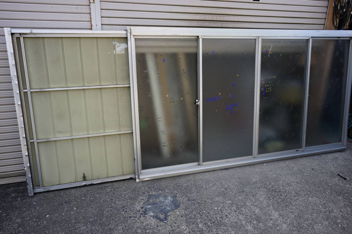 中古 シルバー色 トーヨーサッシ ガラス4枚戸 雨戸付 引き違い窓 中古 シルバー色 トーヨーサッシ ガラス4枚戸 雨戸付 引き違い窓
