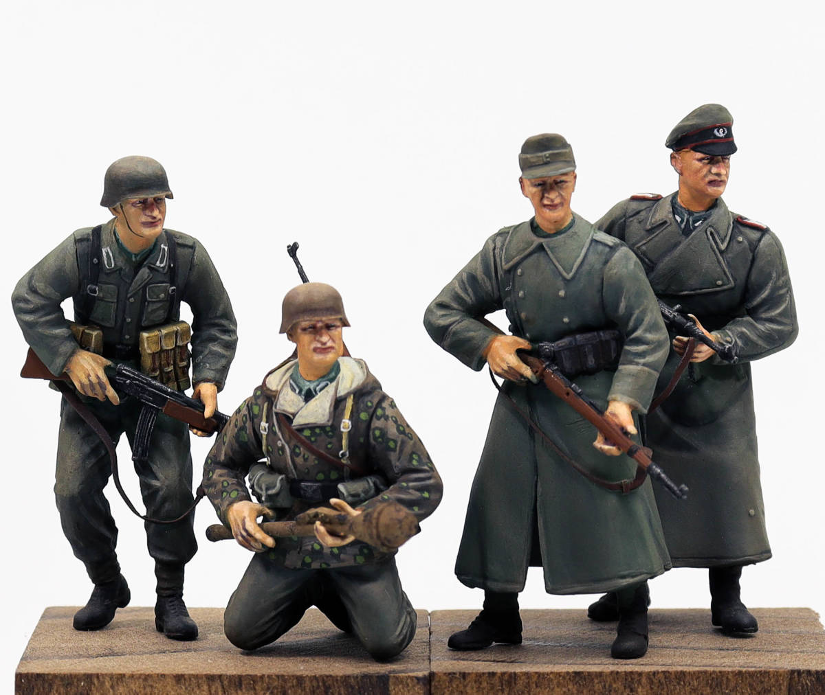 完成品】 1/35 ドイツ兵 フィギュア4体(ドラゴン) lram-fgr.ma