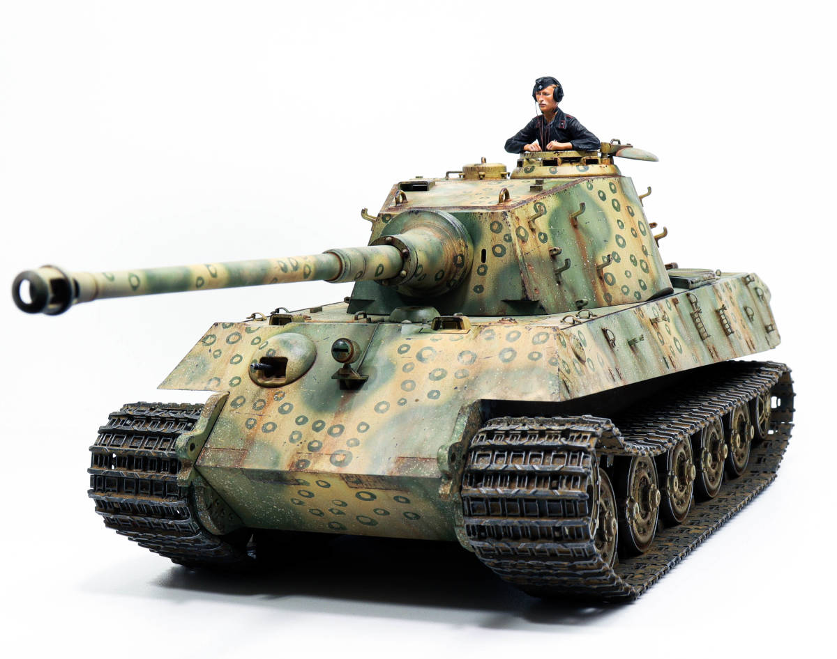 【完成品】1/35 ドイツ陸軍 重戦車 キングタイガー ヘンシェル砲塔(タミヤ)+フィギュア1体