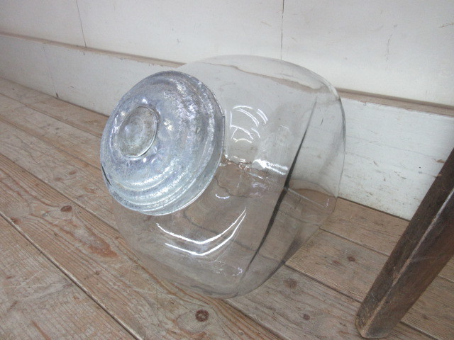 古いガラスの猫瓶P911　　　アンティークデミジョンボトル昭和レトロ駄菓子屋地球瓶花瓶店舗什器カフェ什器無垢材古家具_画像2
