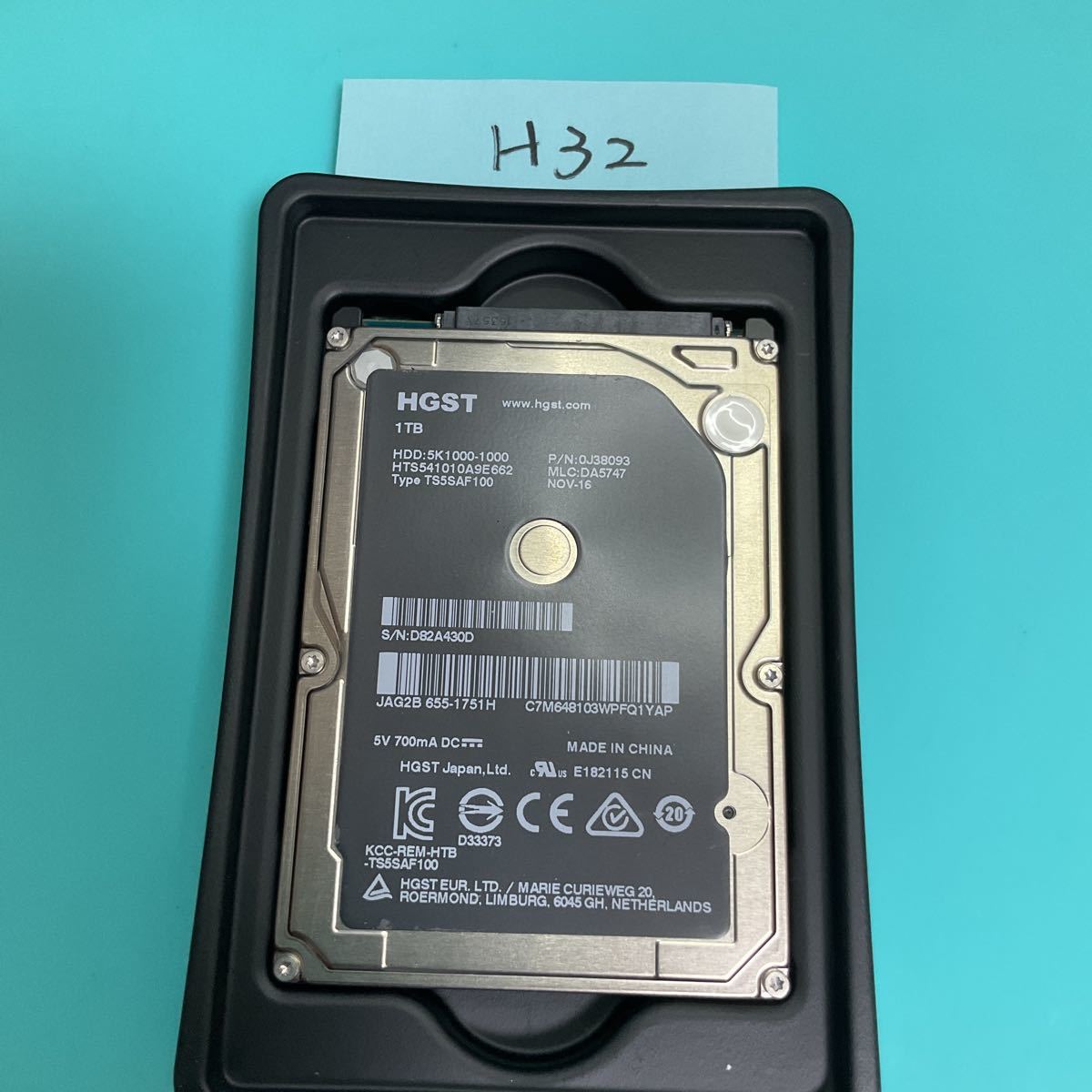 HGST HDD 1TB 2.5インチ　SATA 動作品送料込(No.h32)_画像1