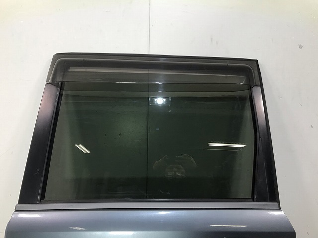 ムーヴ L150S/L152S/L160S 純正 左リアドア ガラス内張りバイザー付 スチールグレーメタリック カラーNo.S30 ダイハツ(110411)_画像3