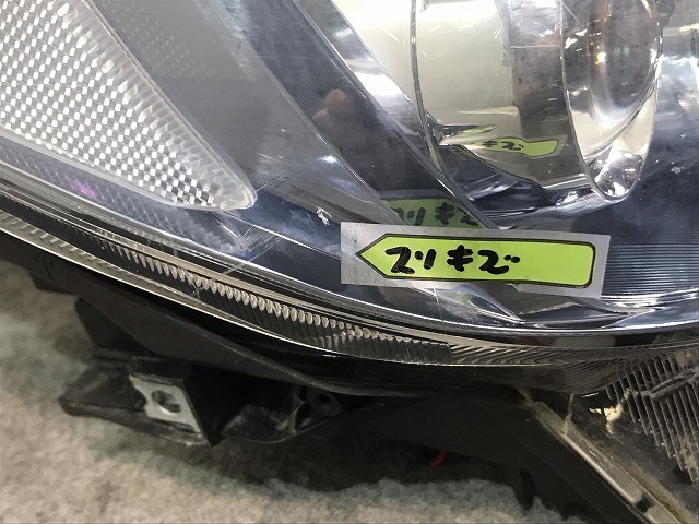 プリウス ZVW30 純正 前期 右ヘッドライト/ランプ レベライザー LED KOITO 47-30 81185-47340 トヨタ(111547)_画像2