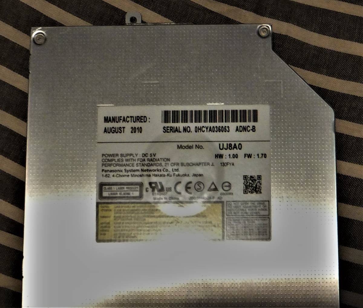 ノートPC用12.7mm SATA ベゼル無 内蔵DVDRWドライブ_外見写真＝型番違いも取付規格や機能は同一