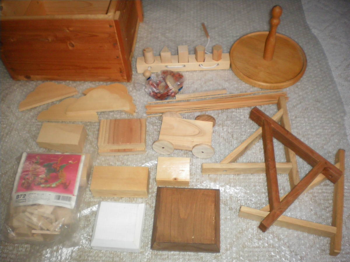 ※踏台にもなるしっかりとした木製の箱と中に材料などたくさん：ハンドメイド・手作り・ウッド・木工にどうでしょうか_画像5