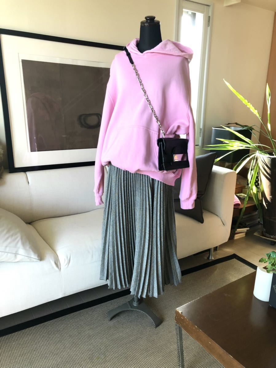 【超目玉】 2019〜2020コレクション★MSGM★ビッグロゴフードパーカー Mサイズ 【超目玉】 2019〜2020コレクション★MSGM★ビッグロゴフードパーカー Mサイズ