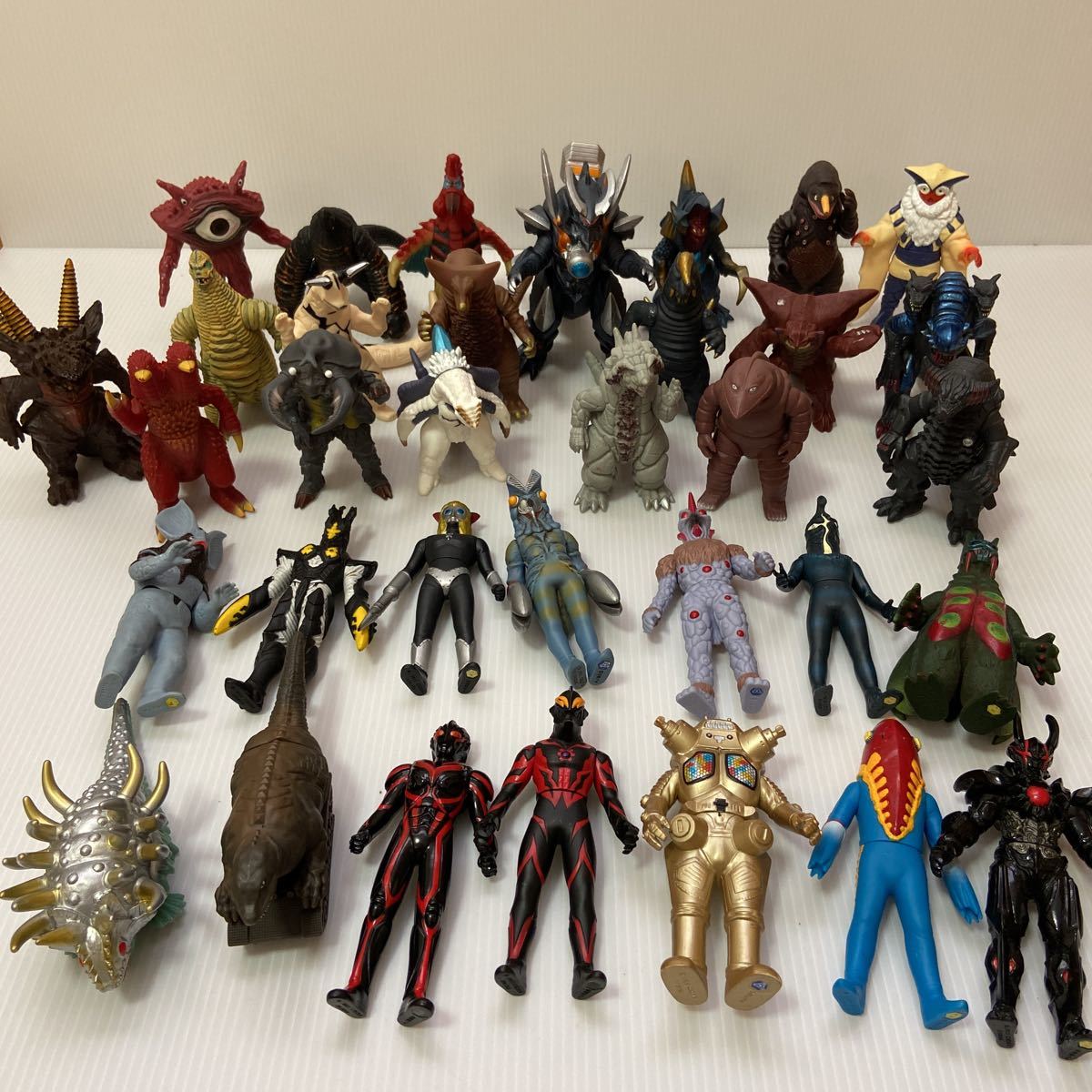 ブランドグッズ ウルトラマン まとめ売り 怪獣 敵 ソフビ フィギュア